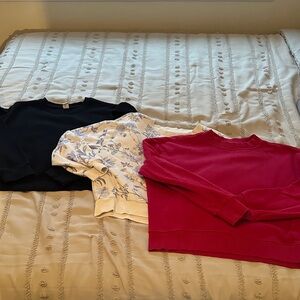 3 crewneck sweatshirts